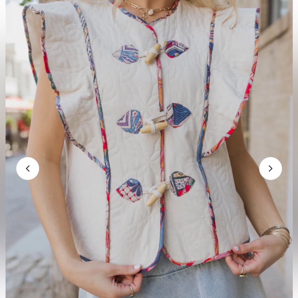 Vestique vest size M great condition, super cute